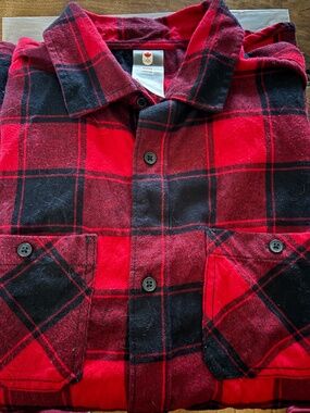 LARGE Men's Hudson Bay Red & Black Plaid long-sleeved shirt. 100% Cotton.